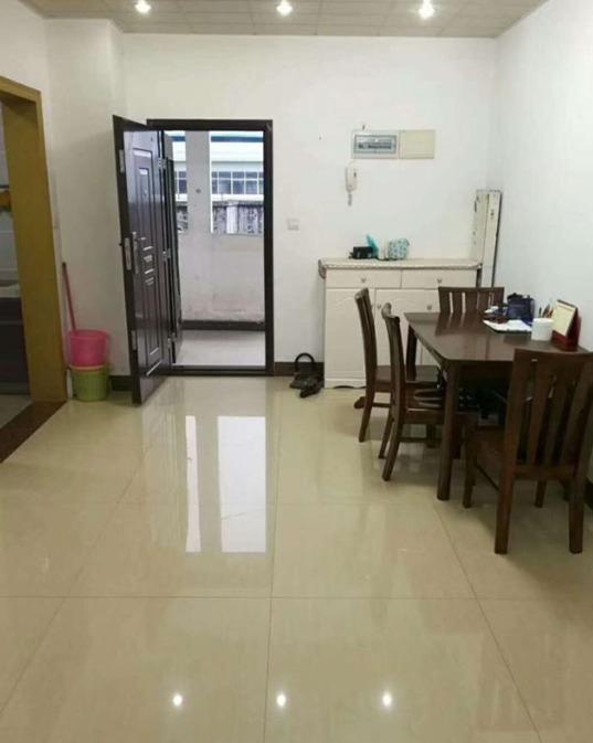 晒晒我的70平新房, 装修只花5万, 卧室连床都没有! 有更寒酸的吗