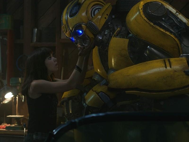 老爸是NIKE创办人! 《大黄蜂》导演压力大: 失败就得继承307千亿家业