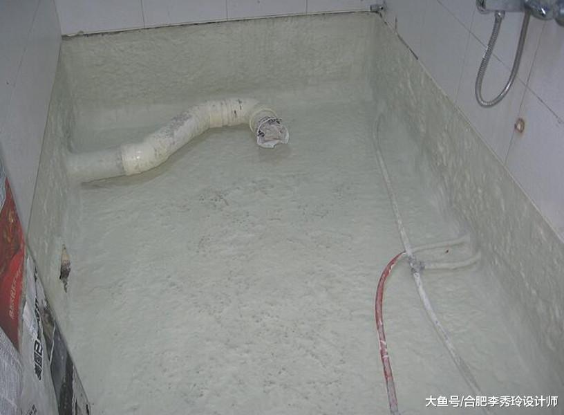 被坑惨! 楼上防水做不好, 连累我家卫生间渗水, 如今洗澡都困难