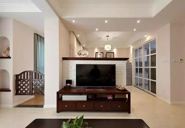 客廳的半堵電視墻和臥室的榻榻米飄窗, 讓我家很受喜歡