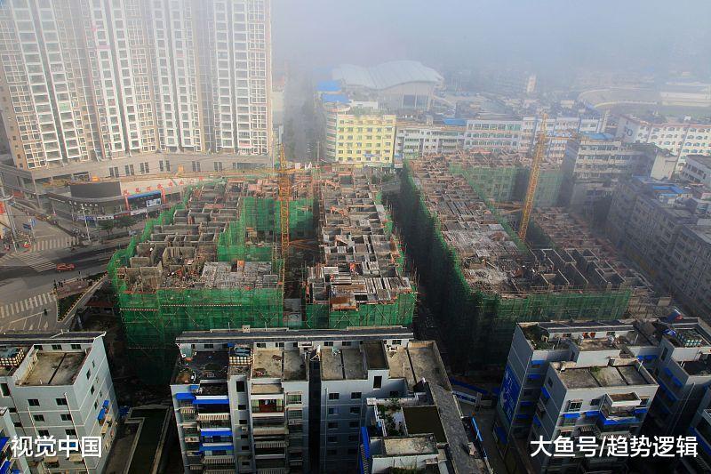 三四线刚需镜像: 县城工作四年月薪2400, 碧桂园来了不敢逛售楼部
