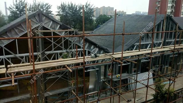 农村平房加层用轻钢, 老旧平房变现代时尚幼儿园, 前后对比太惊人