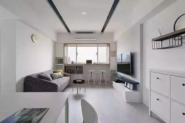 客厅就算没有阳台, 也能做得好看又实用!