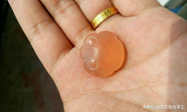 有没有人用"青鱼石"做过吊坠, 成品根本认不出来是骨制品