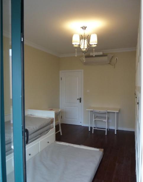 60平小家住进一家四口, 阳台榻榻米能当一间房, 日子过得有滋有味