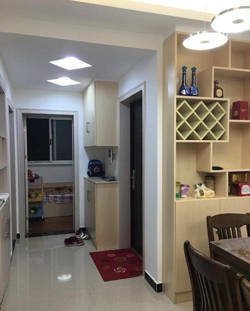 新房入住两年, 越住越舒服, 喜欢餐厅的转角酒柜