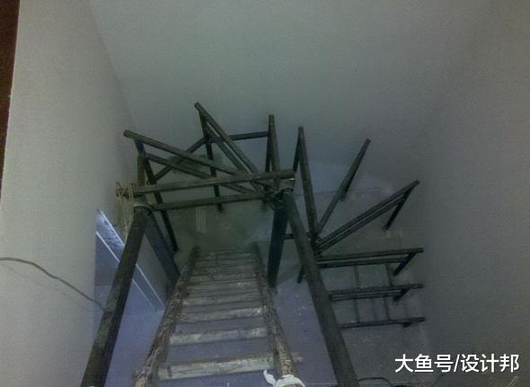老公不过给农村老房加了个钢制楼梯, 竟引得全村人抢着来围观!