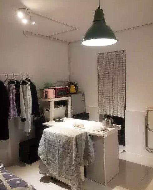 16平米带卫生间的单间, 在上海一个月2500元房租, 算贵吗?