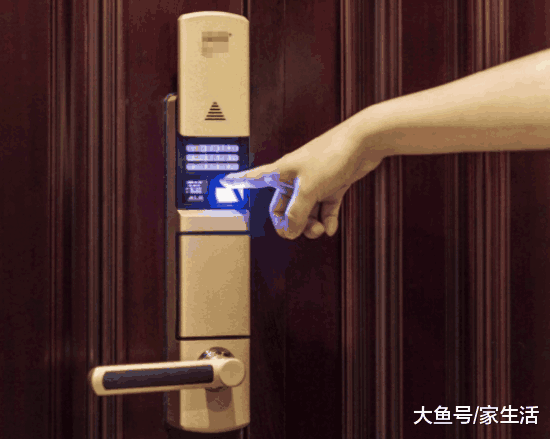 有钱人家里几乎不用指纹门锁, 问完师傅原因, 懊悔没早点知道