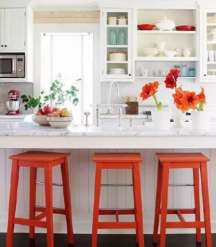 据说现在厨房都流行有一个吧台, 而且小厨房也一样可以有哦!