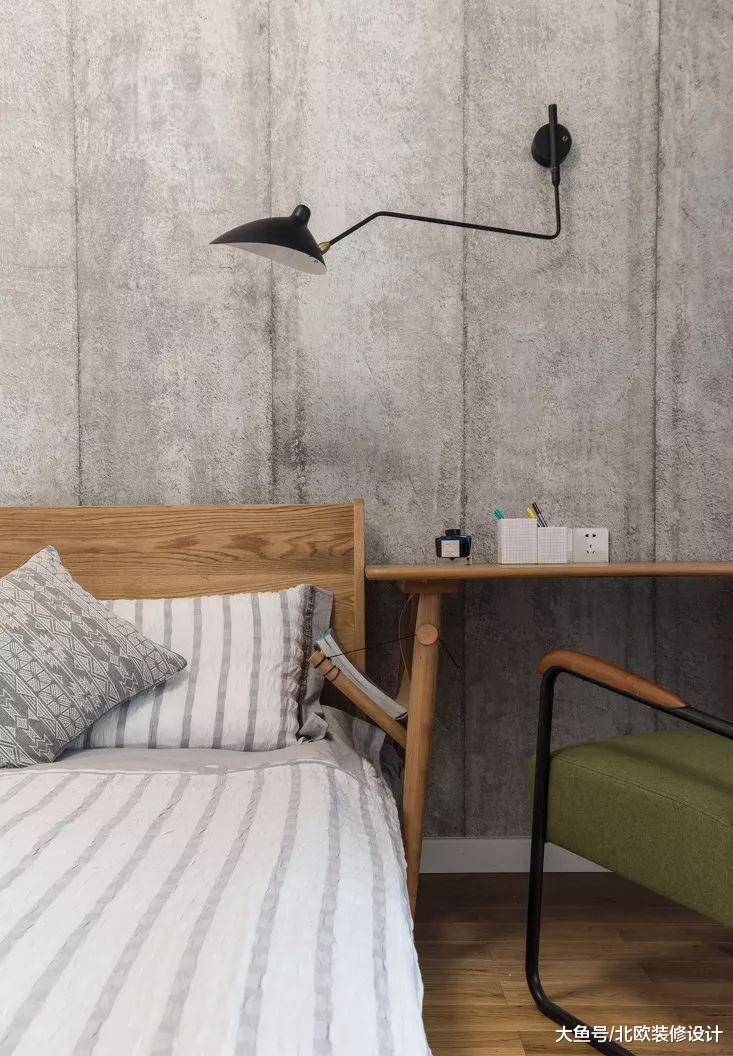 清新北欧风看腻了? 我家选择清冷蓝色+木地板, 照样美翻天!