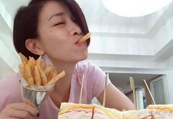 佘诗曼香港的家, 室内布置很温馨, 平时自己动手做甜品