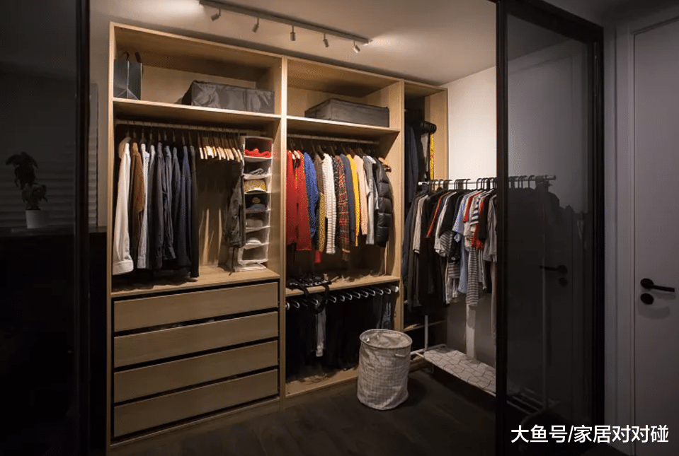 装修时, 老公坚持主卧不买床, 入住一年才知明智! 忍不住晒晒全屋