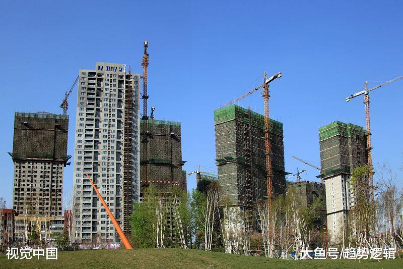 降价潮下冰与火: 炒房客3套房卖不动很焦虑, 刚需觑准时机想入市