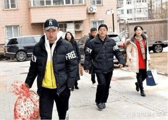 国民男神张继科的家, 房子还是在老式小区里面, 家具显得很陈旧