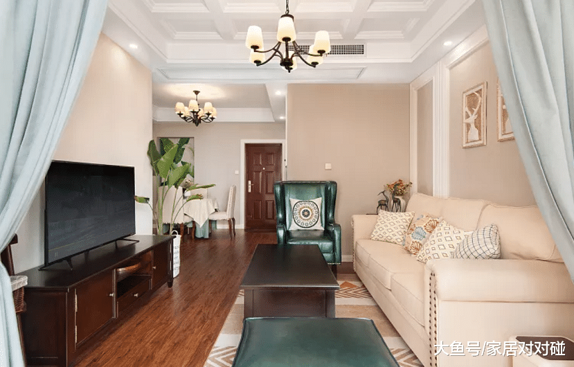 新年第一天, 终于入住新房! 进屋就被鞋柜设计迷住了, 客厅最漂亮