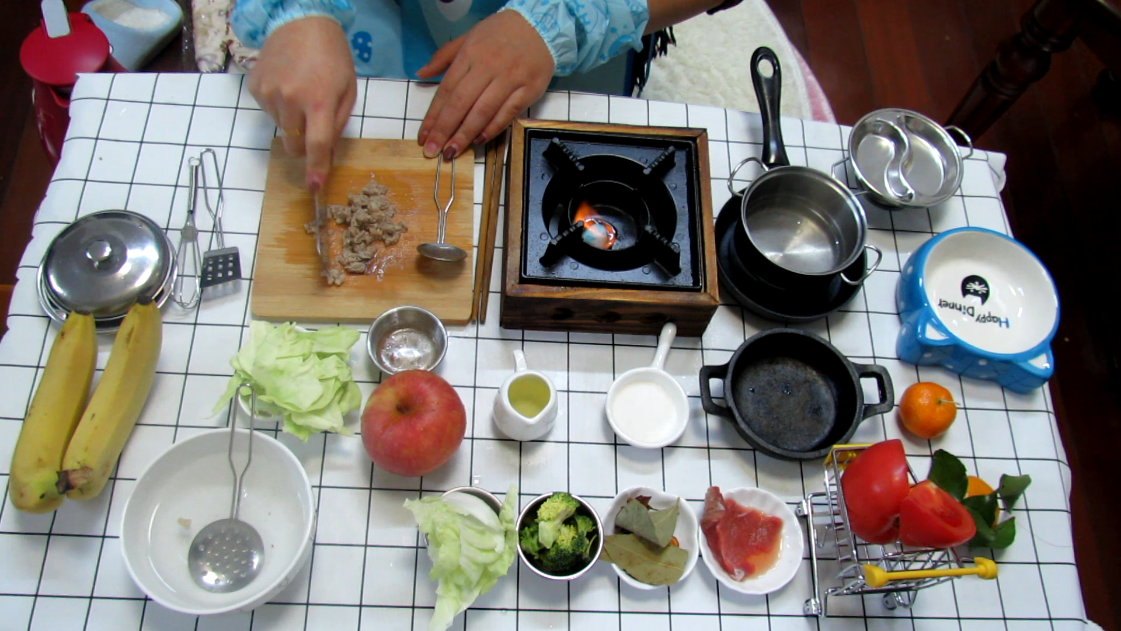 萌宠跨年, 为了猫咪跨年的仪式感, 主人大展厨艺, 猫咪很给面子