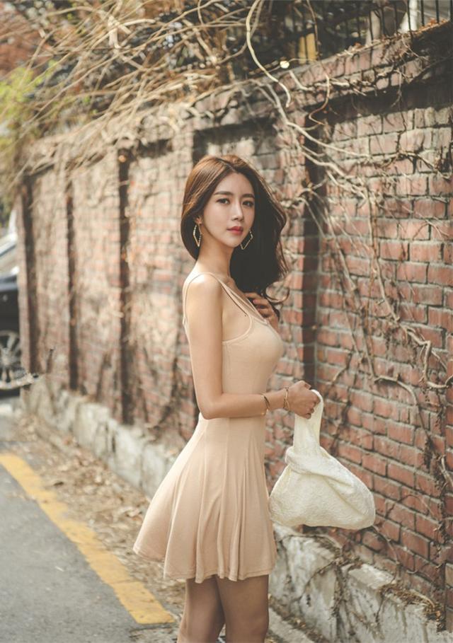 高挑性感的小姐姐, 气质优雅身姿曼妙, 举手投足间尽显女神范