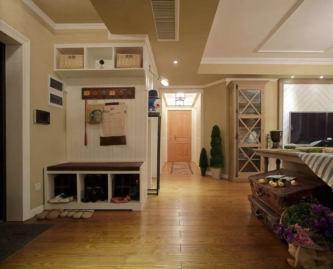 小户型墙面别只是刷上乳胶漆, 再做点收纳就实用多了