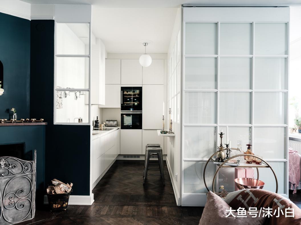 上海小户型49平, 朋友硬是隔出间“玻璃房”, 完工后真心谢谢他!