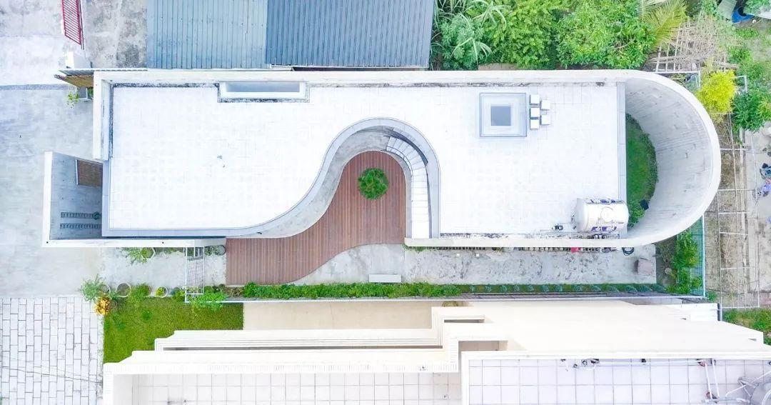 她在湖边建200㎡房子, 清净的像个佛堂!