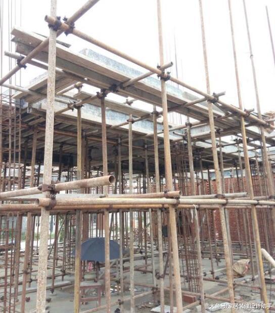 江苏土豪狂砸45万自建三层纯框架结构小洋房, 外部楼梯成全村亮点