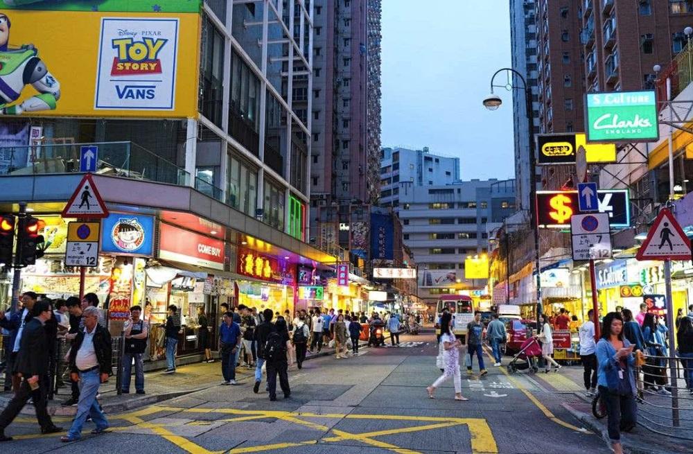 为什么我们去香港只能待7天, 外国人却能待30天? 看完才明白!