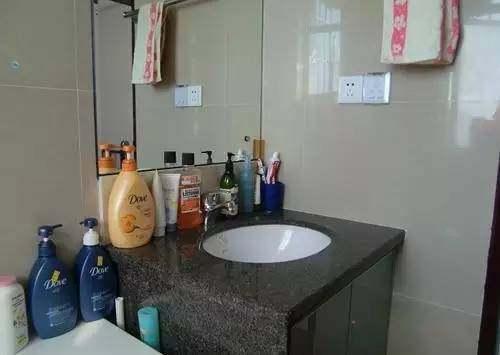 28歲女孩靠自己買房裝修, 雖然有點老氣, 住著卻很舒服