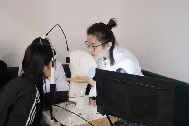 邻家有货携手宝岛眼镜开展“关爱眼部视力健康行”