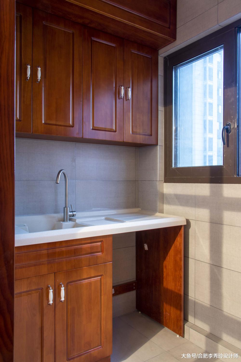 阳台装个一体式洗手盆有啥好? 邻居: 洗衣都带小搓板! 实用性真强大