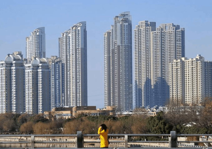 下半年大量炒房消失, 房价从两万五降到一万三, 却没人敢买