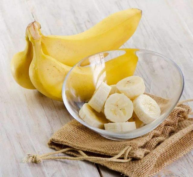 频繁给狗狗洗澡能去臭? 大错特错, 这5个地方才是关键!