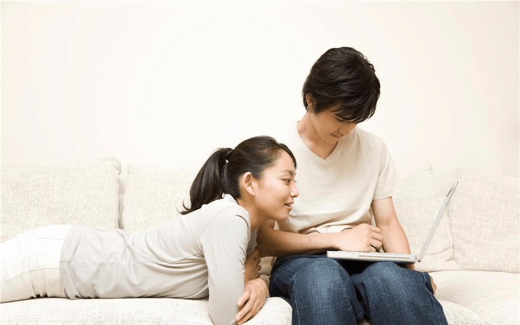 妻子生下雙胞胎, 丈夫取完名字發給岳父, 岳父看完當晚轉賬20萬