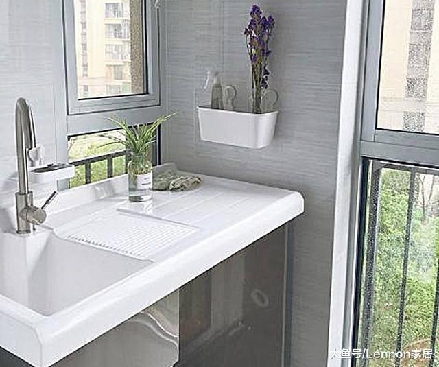 阳台上放洗衣机别忘了装此物, 实用性超强, 有钱人早就知道了