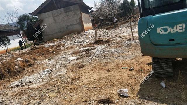 云南何先生拆掉农村中式四合院, 只为40万建欧式别墅, 可惜吗?