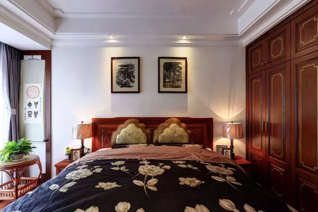 135平的中式风四居室, 爱上了这些红棕木色的家具