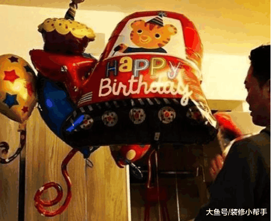 古惑仔谢天华的家, 现实生活中是个奶爸, 对孩子无比宠爱