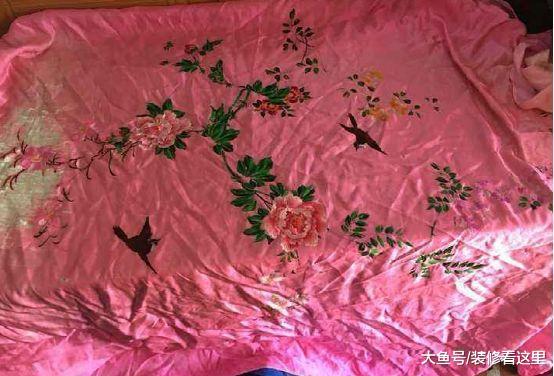 床单也具有收藏价值? 听老师傅一说, 还好我家里的还没扔