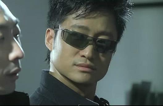 很多人认为吴京可能饰演反派更加出彩,主要原因便是《男儿本色》