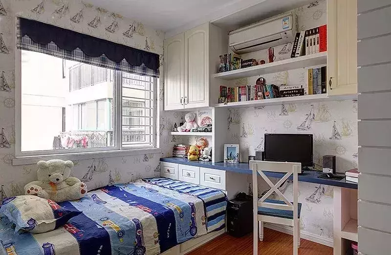 小户型儿童房做个榻榻米床, 搭配衣柜和书桌柜好不好?