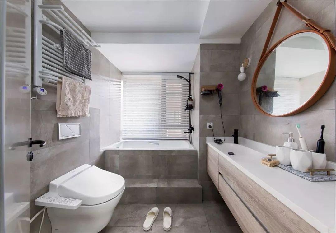 卫生间的毛巾往哪挂?