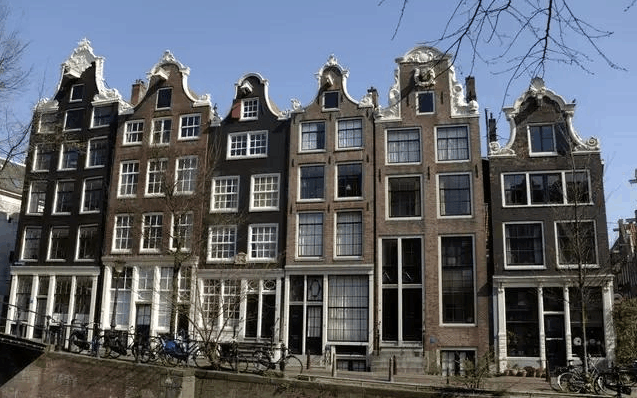 房子会成白菜价吗? 马云: 未来2年, 人们随意买房! 李嘉诚有话说