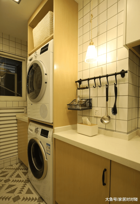 43㎡小宅, 硬在窗户旁挤出“小书房”, 真心实用! 全屋收纳绝了!