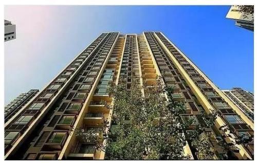 一梯两户的房子买东边还是西边好? 老师傅说出实话, 懊悔知道晚了