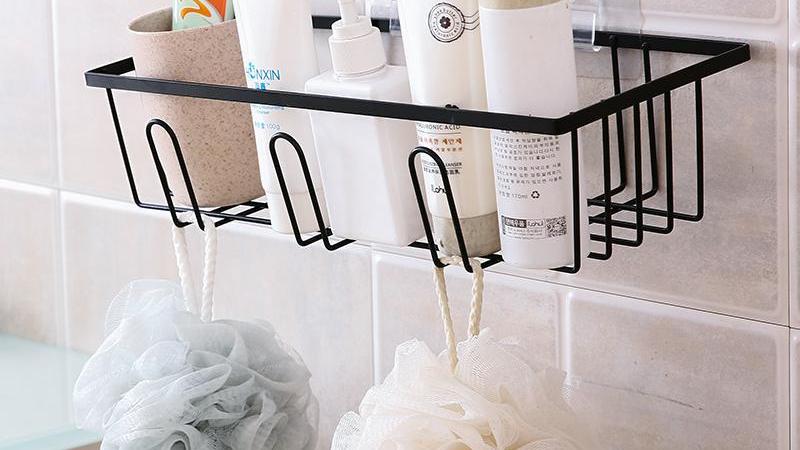 老妈刚准备的浴室置物架, 可别说收的多还省空间, 比浴室柜强多了