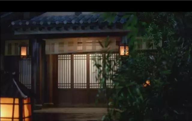 我想有个庭院, 作个闲人, 对一张琴, 一壶酒, 一溪云