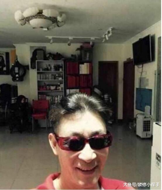 六小龄童的家, 家庭装修很有年代感, 是一个很朴素的老艺人