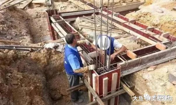小伙负债20万回农村给父母建别墅, 邻居疑问这是孝顺还是攀比?