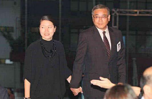 又一知名导演晚节不保, 60岁离婚骗小三, 网友: 脸呢!