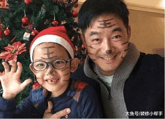 看看郭晓冬现实的房子, 在家陪儿子玩, 还自己动手包饺子